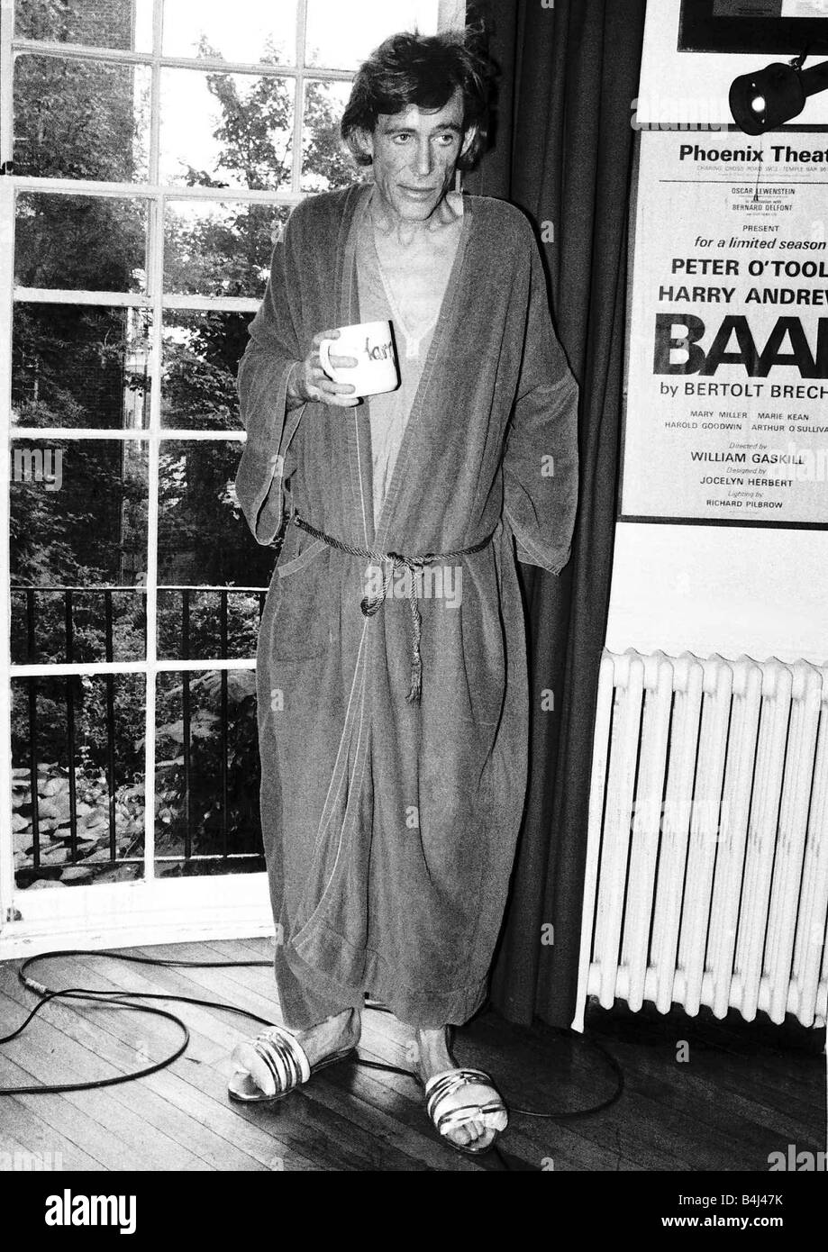 Peter O Toole Film Actor the morning after with a cup of coffee September 1980 Dbase MSI LMAH003 Stock Photo