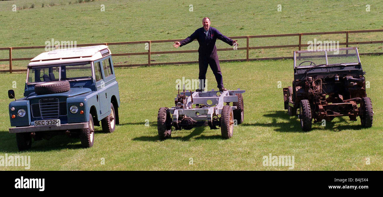 Paul Watson with Land Rovers JUly 1998 in stages of building Earlston Glenburnie Farm Stock Photo