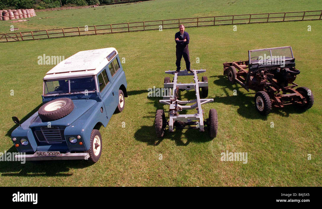 Paul Watson with Land Rovers July 1998 in stages of building Earlston Glenburnie Farm Stock Photo