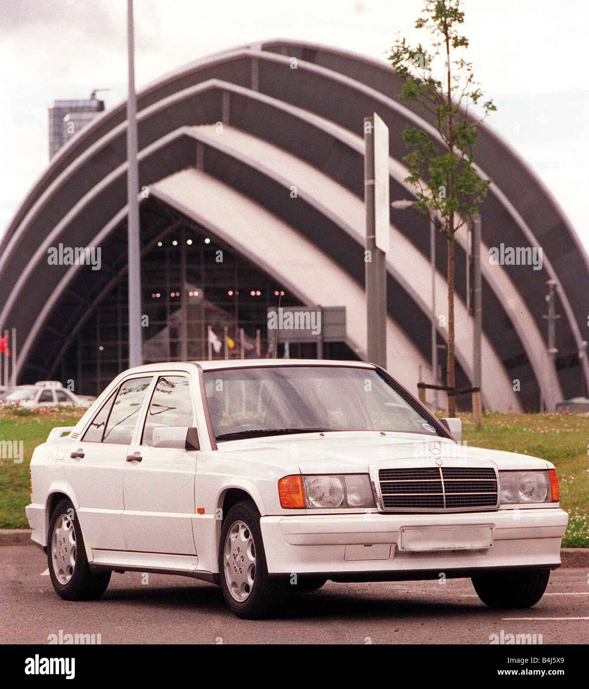 https://c8.alamy.com/comp/B4J5X9/mercedes-190-e-july-1998-used-car-feature-white-car-road-record-supplement-B4J5X9.jpg