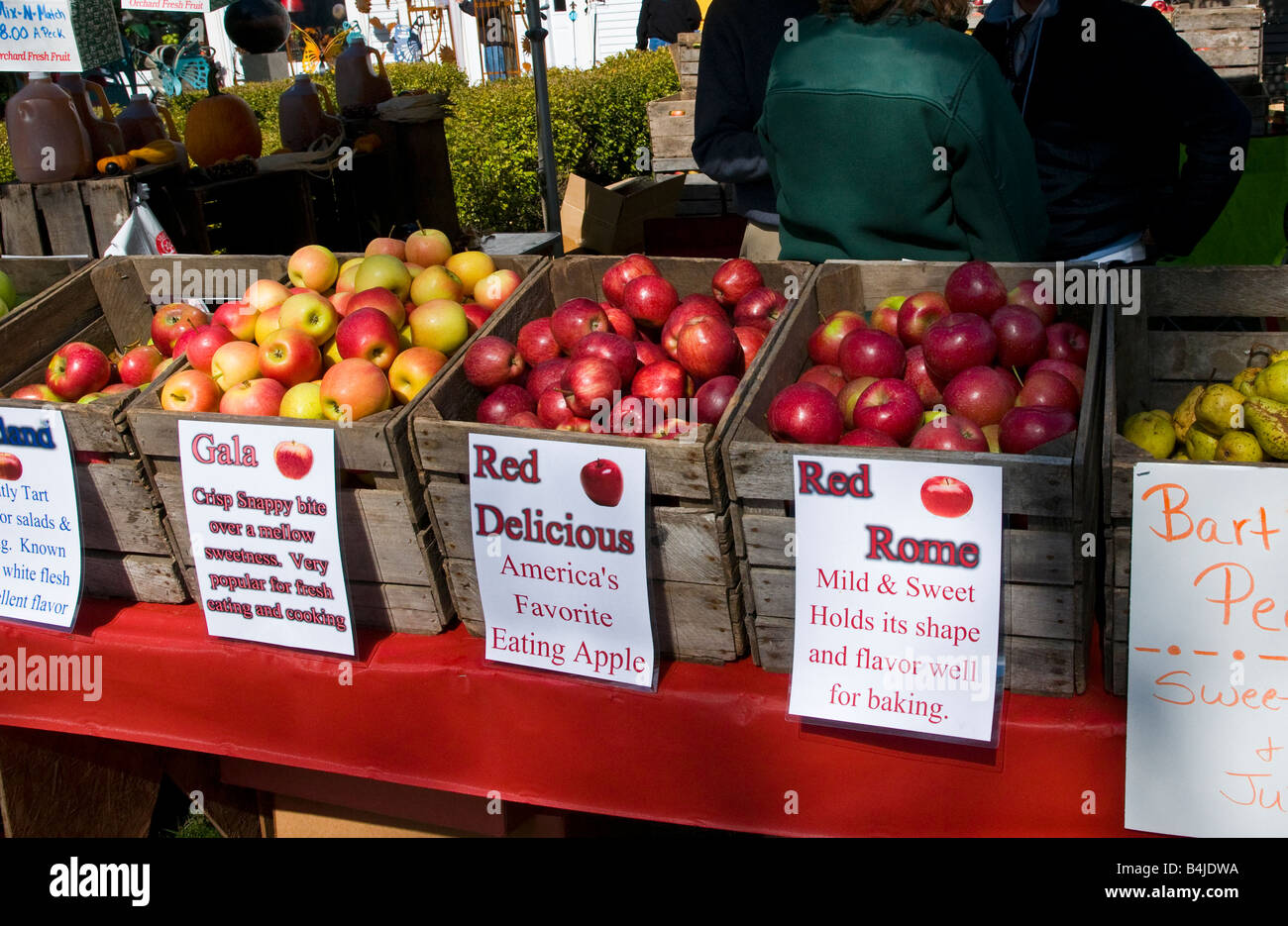 Apples & Fresh Fruit Stand Stock Photo Alamy