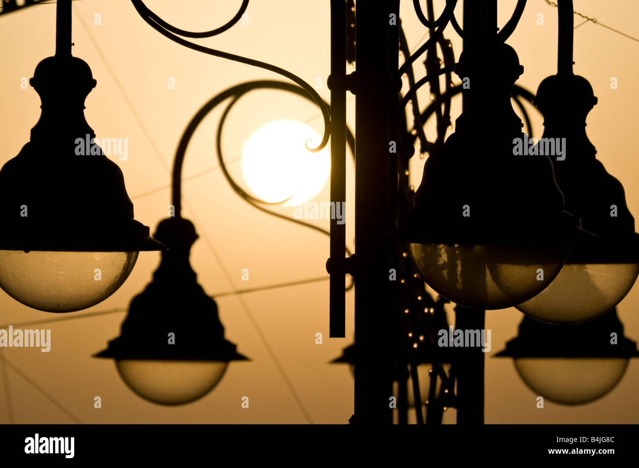 Street lamp silhouette hi-res stock photography and images - Alamy