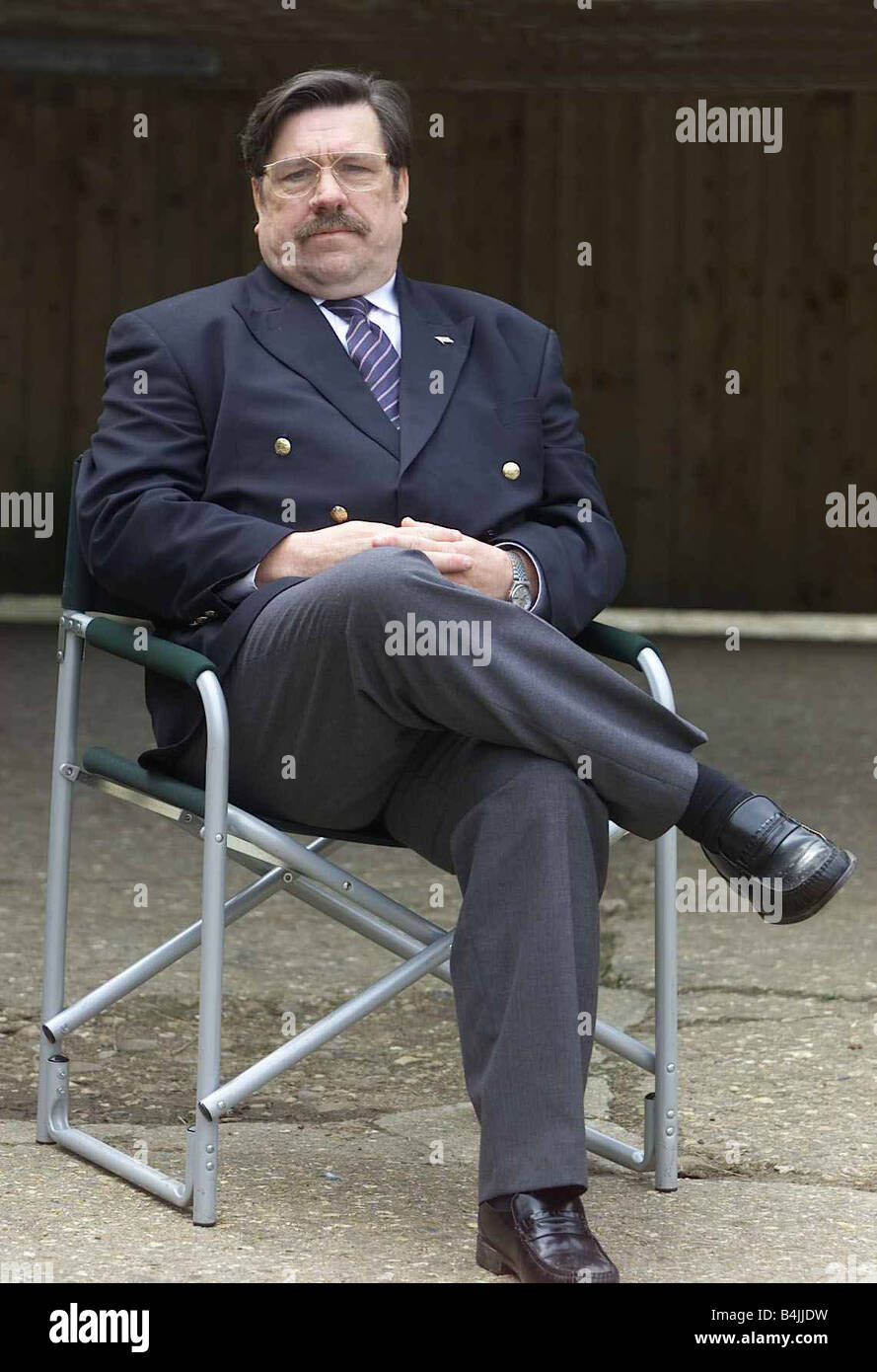 Ricky Tomlinson April 2001 Actor on set of new film production Mike Barratt England Manager being filmed in Oxfordshire Stock Photo