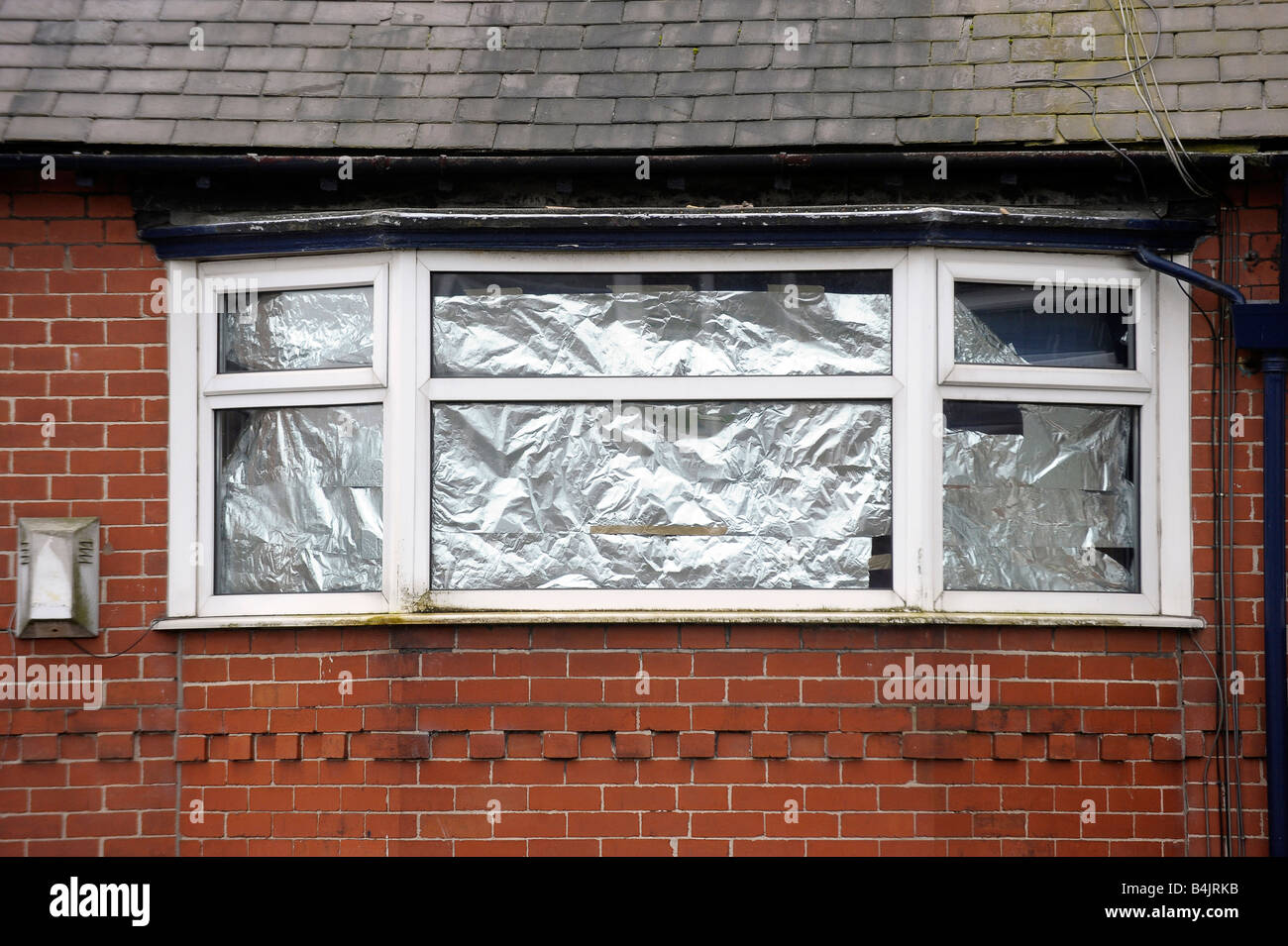 windows covered tinfoil alluminium foil domestic property heat saving