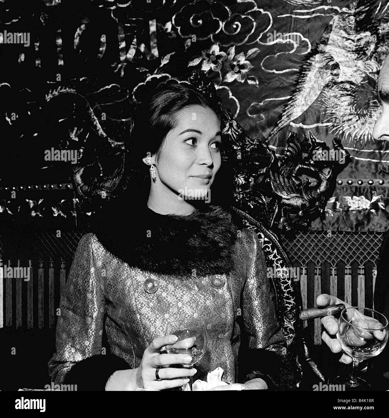 Nancy kwan hi-res stock photography and images - Alamy