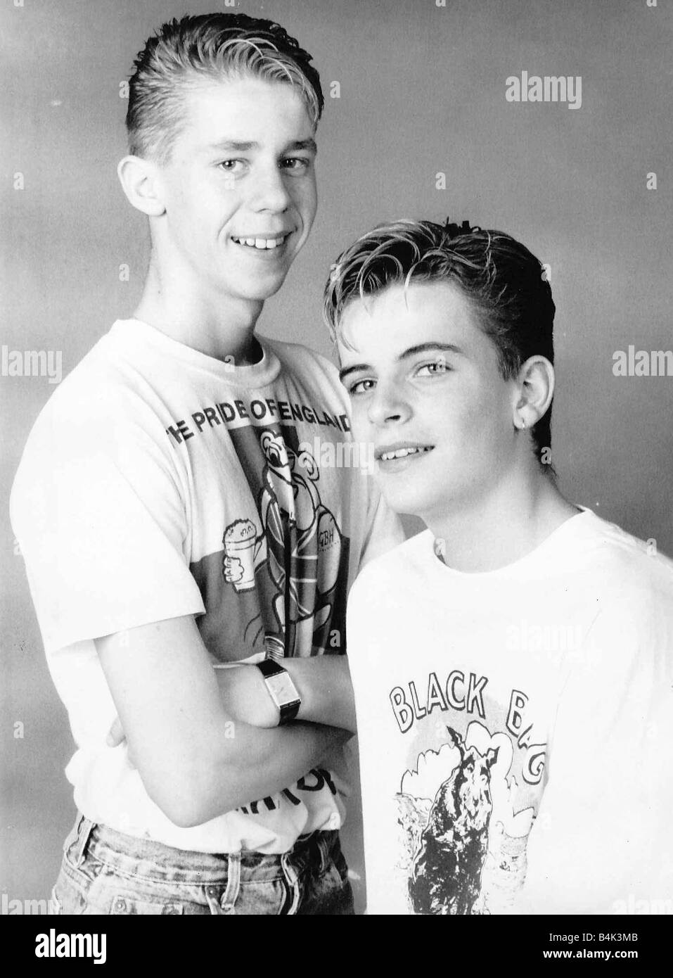 Simon Gregson actor with Nicholas Cochrane when they joined the cast of the ITV soap Coronation Street as brothers Steve and Andy McDonald November 1989 Dbase Stock Photo