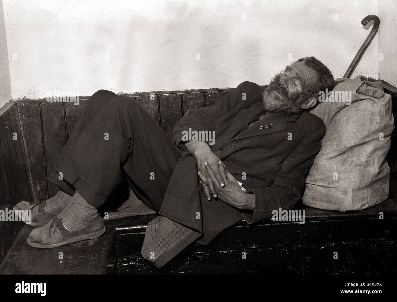 Old man sleeping hi-res stock photography and images - Alamy