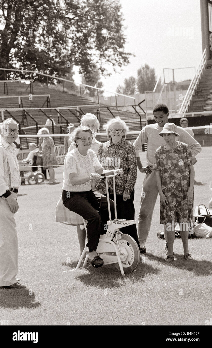 Old People At Fulham Football Club S Ground Stock Photo Alamy