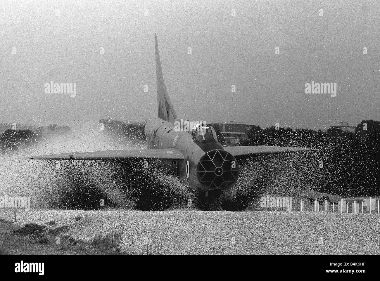 English Electric Lightning P1B Aircraft Arresting Test Jul 1968 English Electric Lightning P1B XA847 undergoing trials at the Roayal Aircraft Establishment at Farnborough into a simple and cheap method of stopping high speed aircraft crashing off the end of runways LFEY003 Flight100 Stock Photo