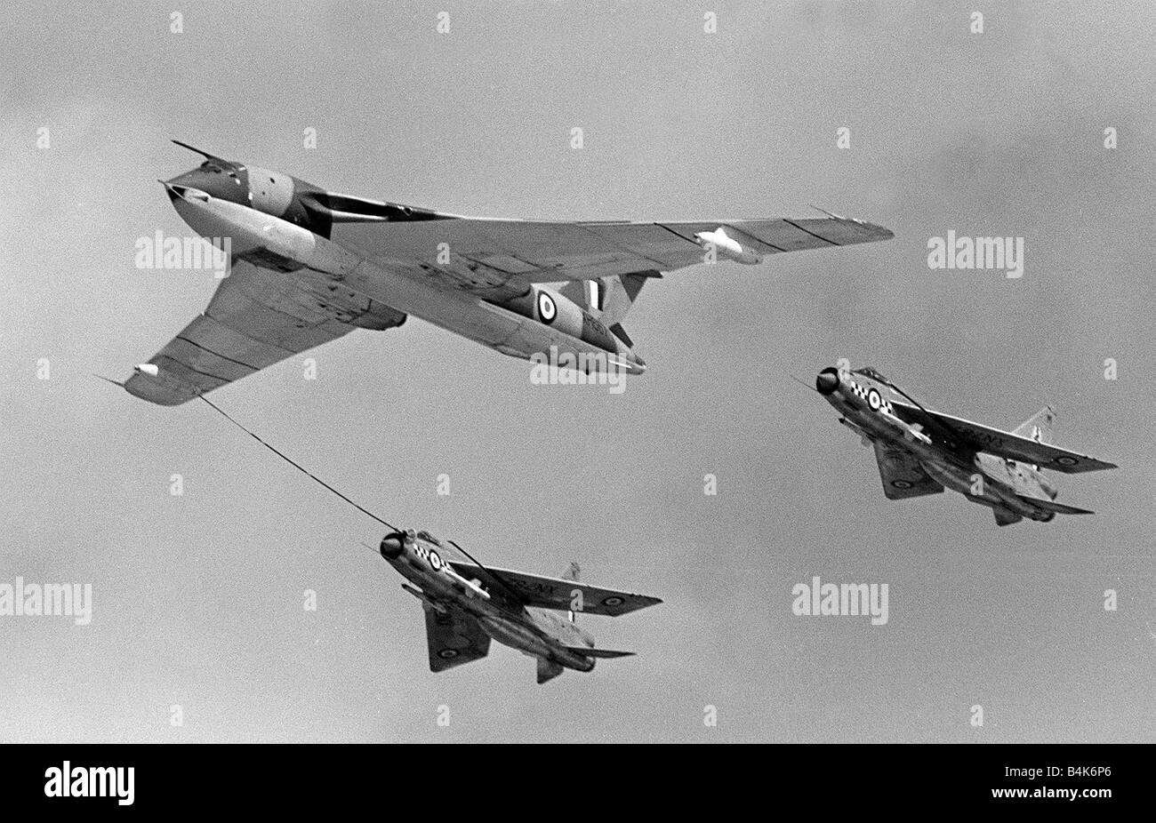 Aircraft Handley Page Valliant Tanker August 1965 Thirsty English Electric F2 Lightning s XN782 K XN787 M of 19 Sqd plug into a Stock Photo
