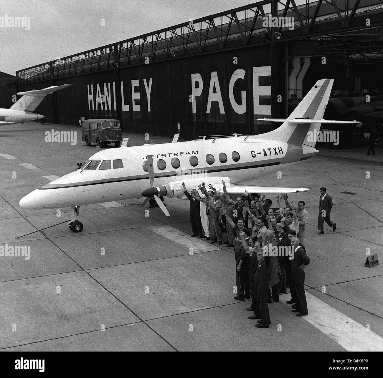 Aircraft Handley Page HP137 Jetstream prototype June 1967 G ATXH Handley Page s first Jetstream Business Aircraft was rolled out at the Ten Acre final assembley hall at Radlett Aerdrome Hertfordshire LFEY003 Flight100 Stock Photo