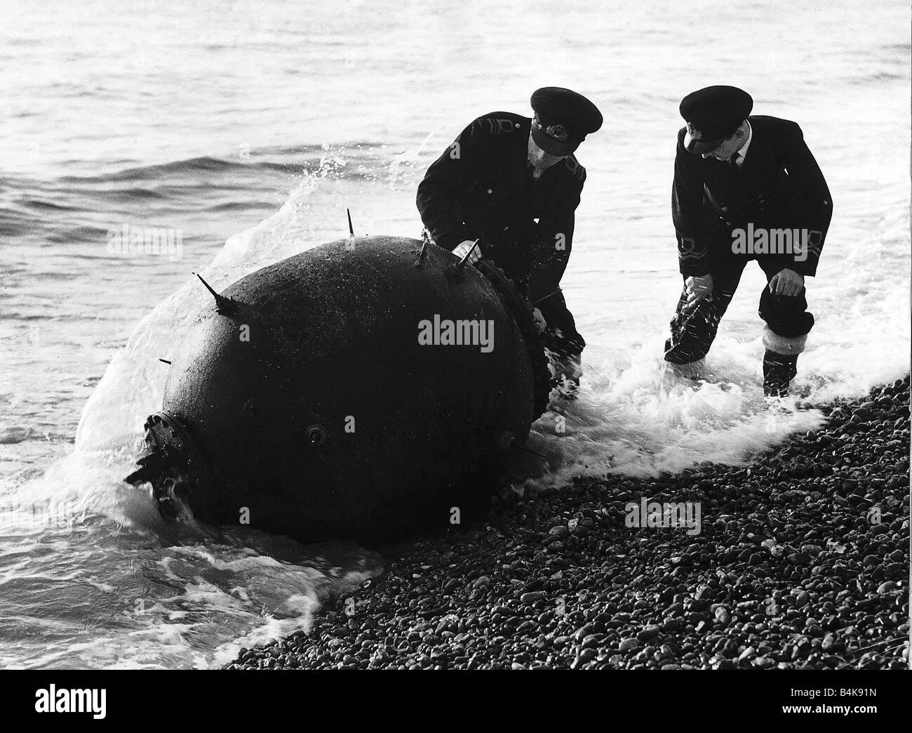 WW2 Sea Mines December 1945 Two Royal Navy lieutenant commanders defuse