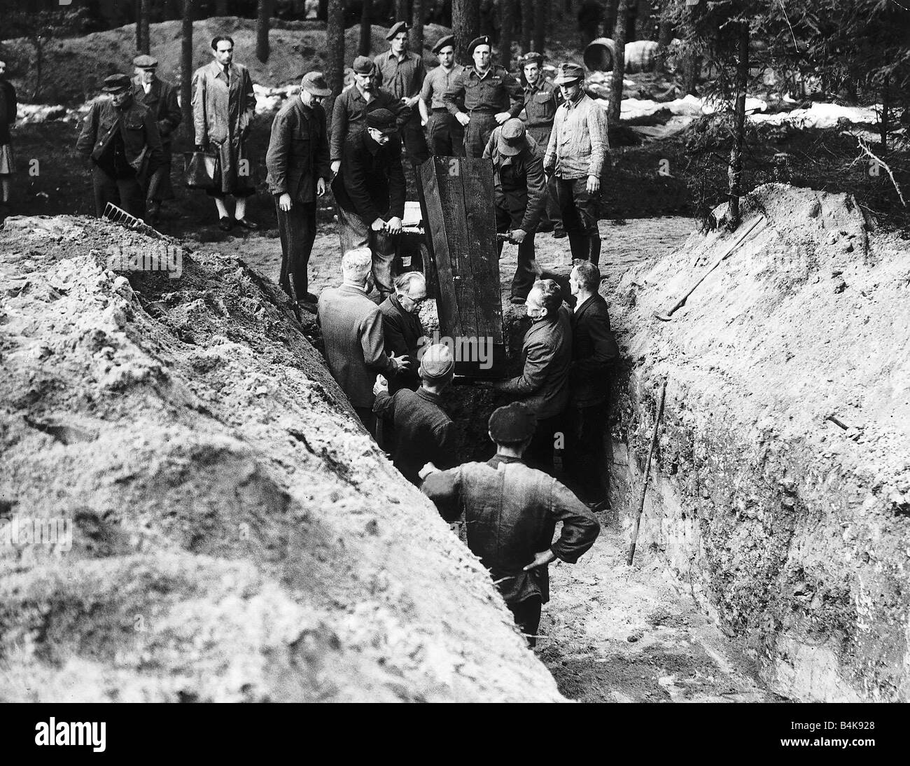 Nazi officials at Luneburg are made to bury more that 240 of their victim 1945 WW2 Stock Photo