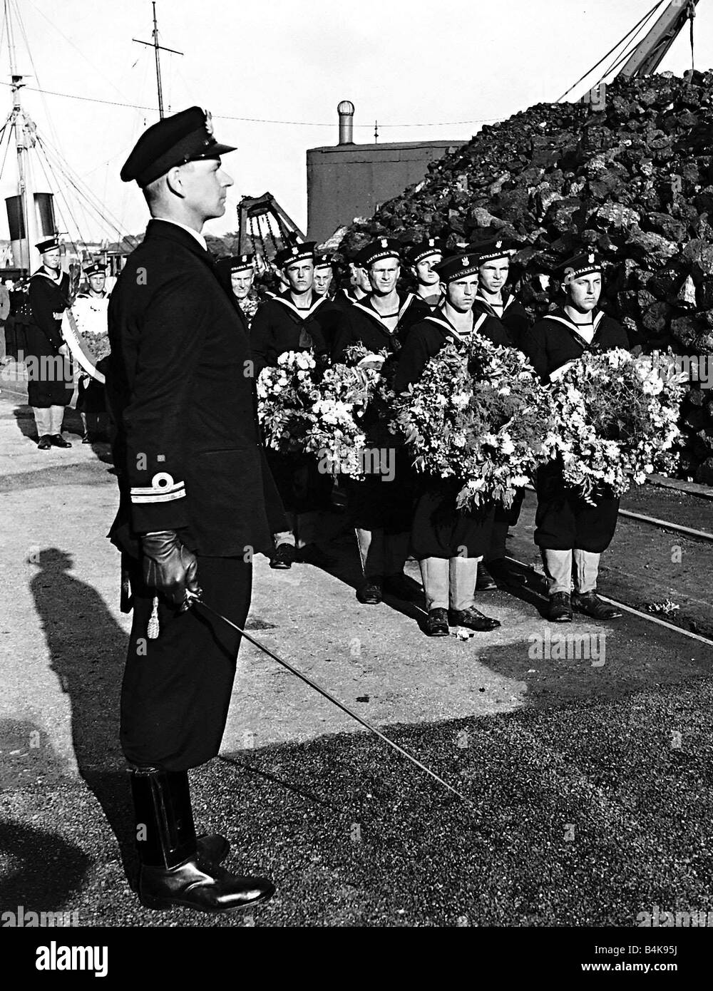 MSI WW2 July 1943 Polish Sailors and Lieutenant of Royal Navy at the