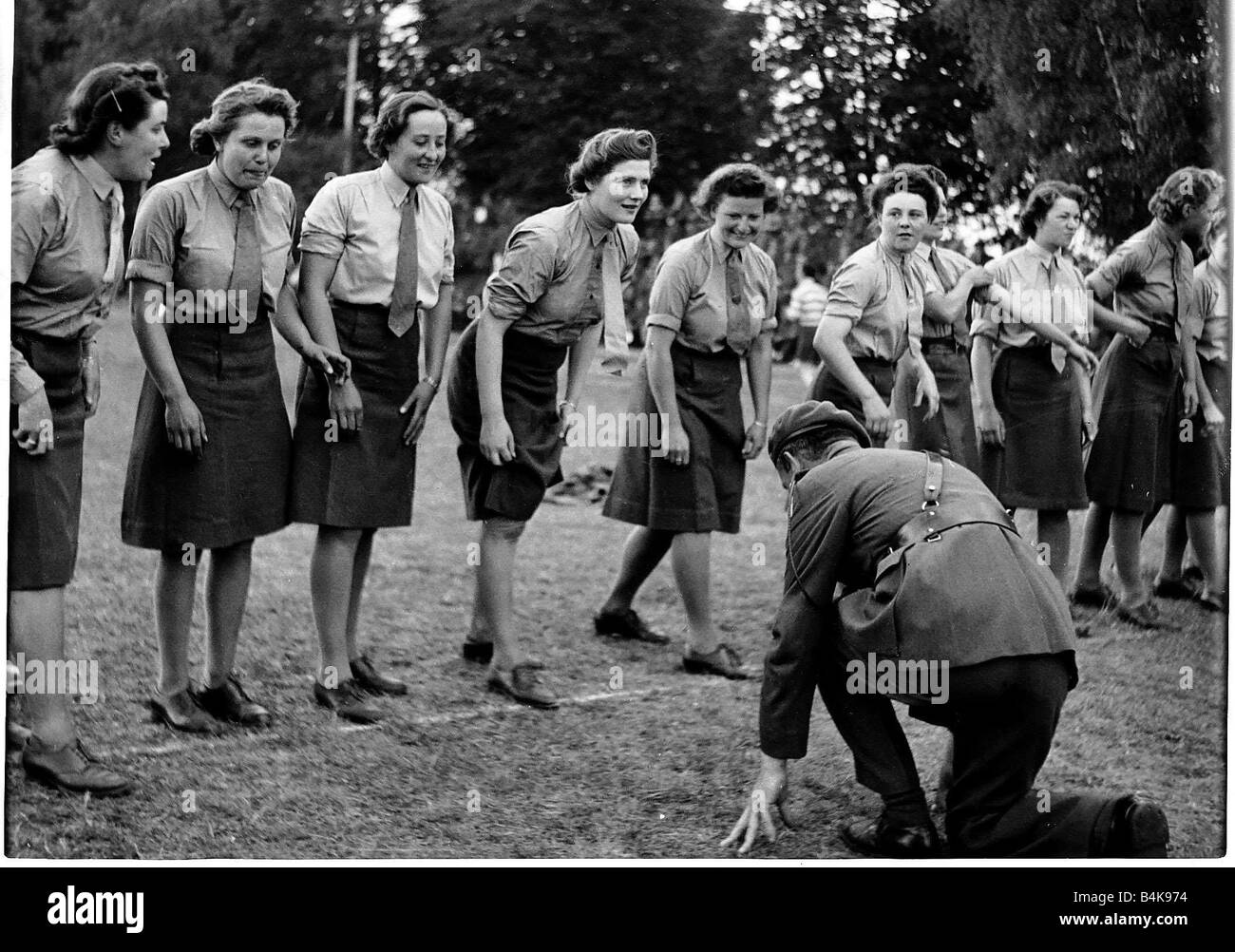 ww2-june-1945-competitors-in-ladies-race-at-ats-sports-meeting-get-B4K974.jpg