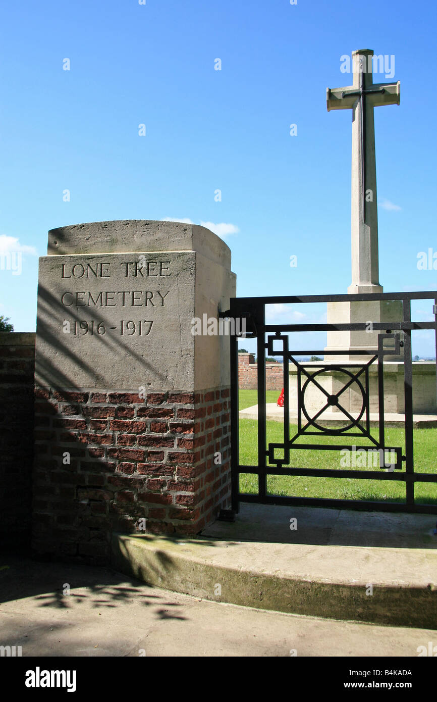 The entrance gate and Cross of Sacrifice in the Lone Tree Cemetery, Belgium. Stock Photo