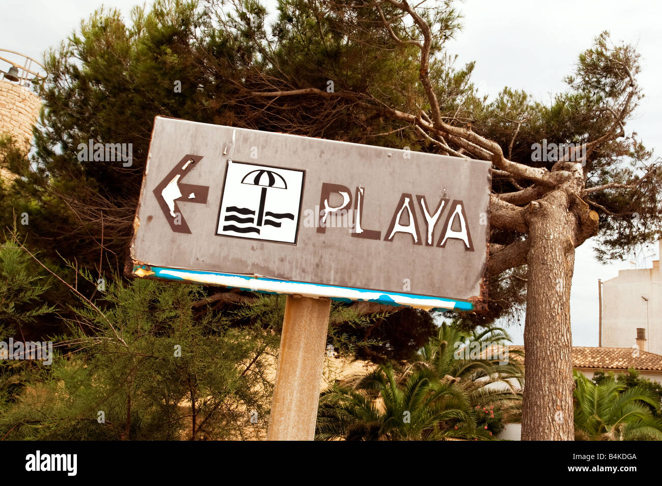 Signpost "playa " showing directions to beach Stock Photo Alamy