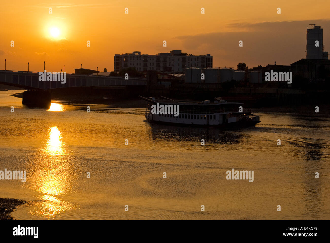 Thames boat cruise hires stock photography and images Alamy