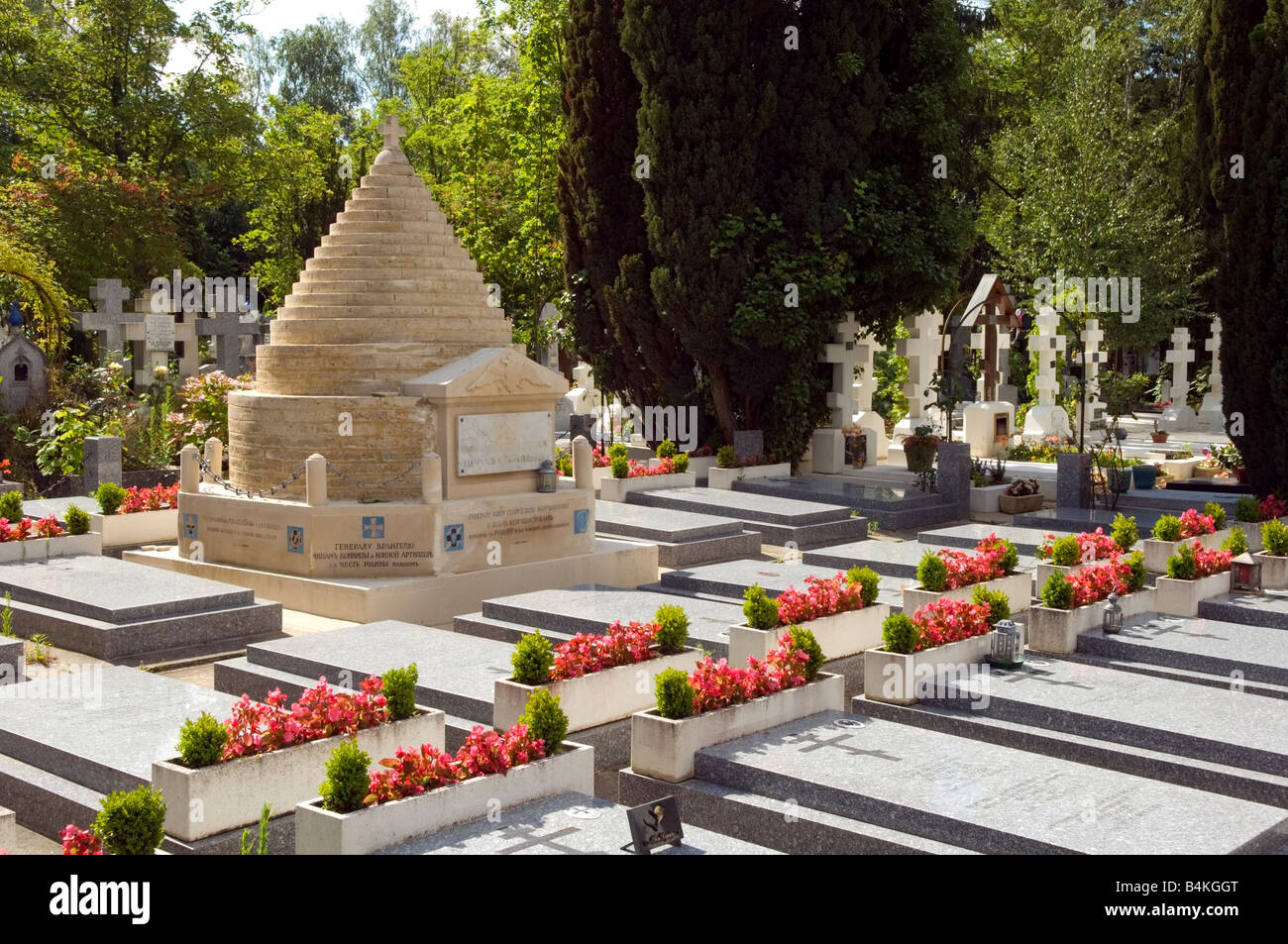 Graves of the officers of the White Russian General Pyotr Nikolayevich Wrangel, Russian cemetery