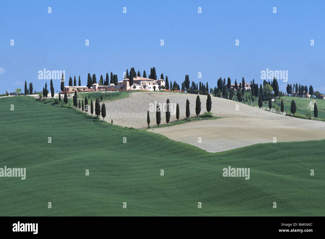 View of Tuscany hilltop villa italy hi-res stock photography and images - Alamy