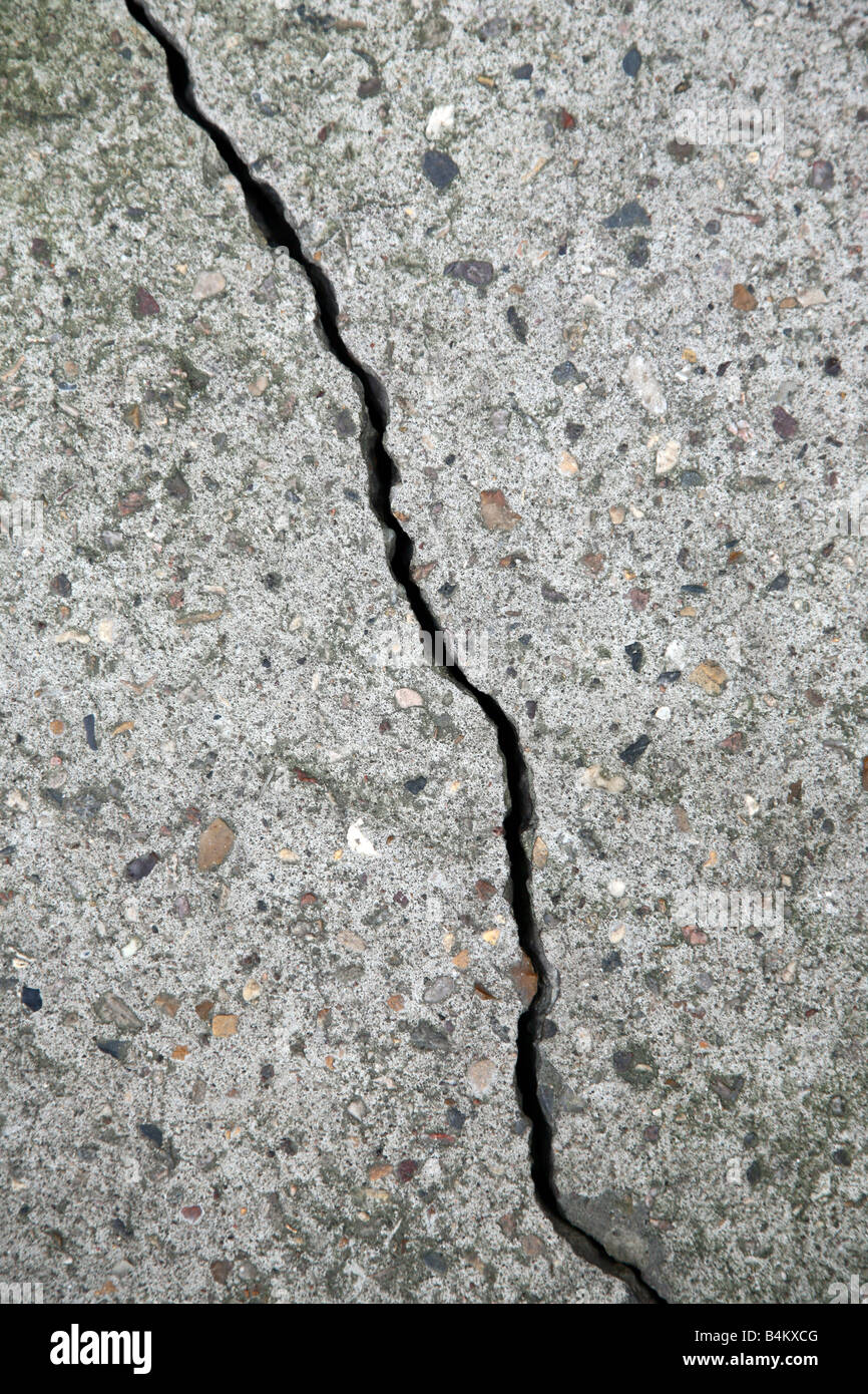 Crack concrete wall background hi-res stock photography and images - Alamy