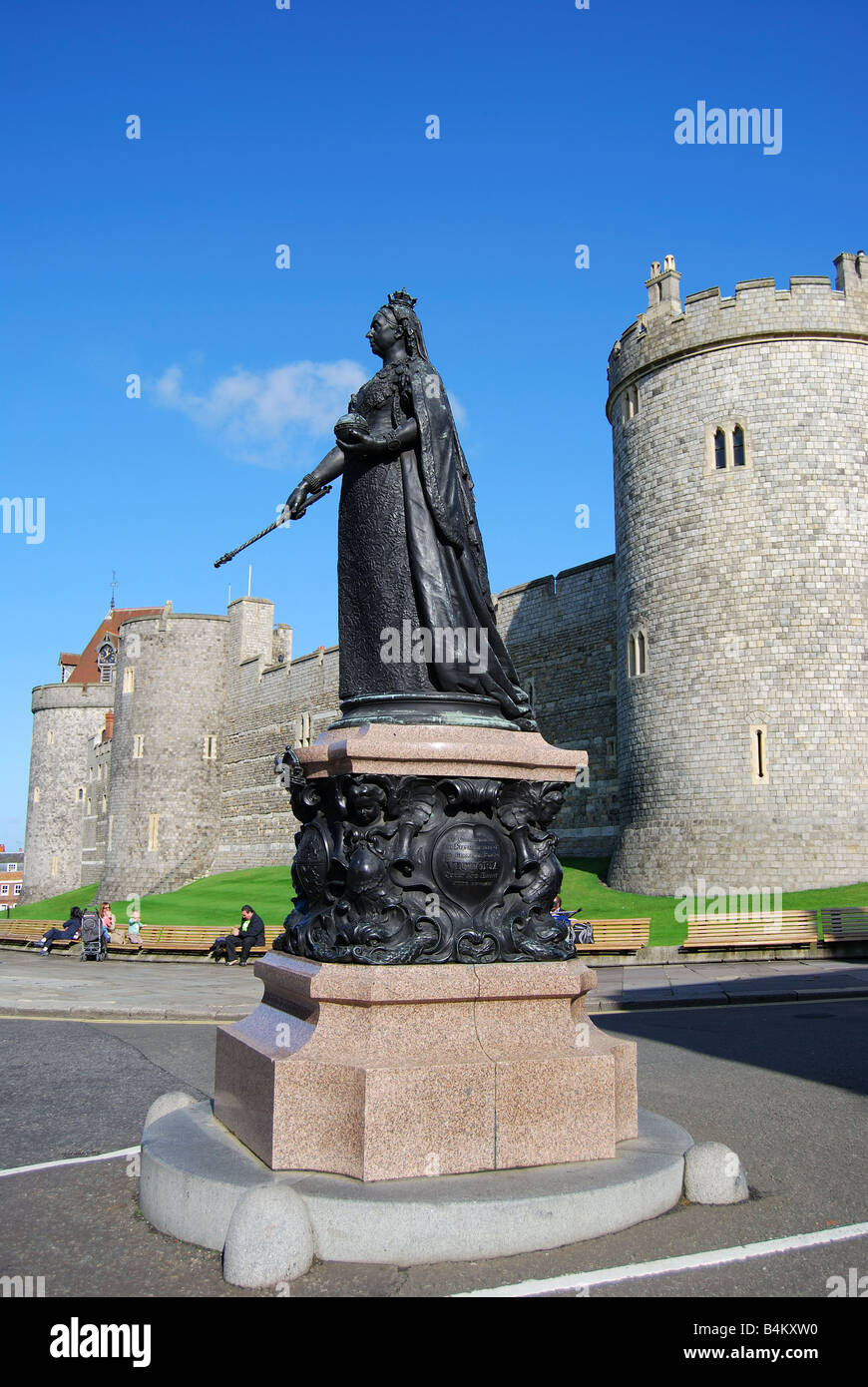 Queen Victoria Statue and Windsor Castle, Windsor, Berkshire, England, United Kingdom Stock Photo