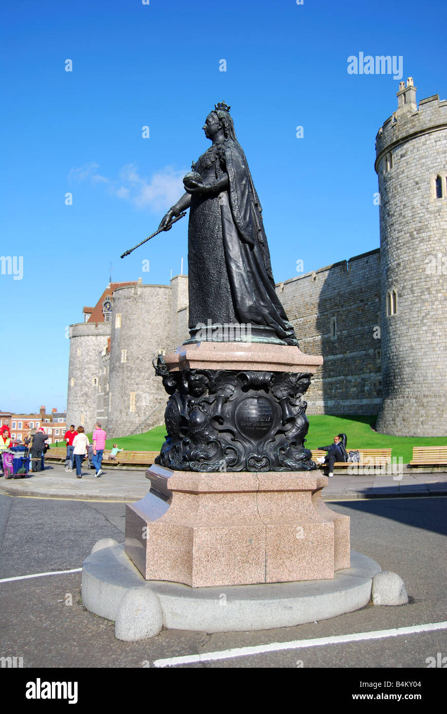 Queen Victoria Statue and Windsor Castle, Windsor, Berkshire, England, United Kingdom Stock Photo
