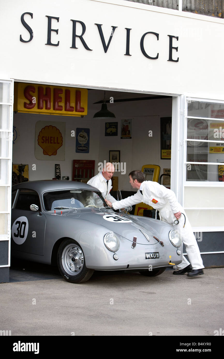 Classic car garage hires stock photography and images Alamy