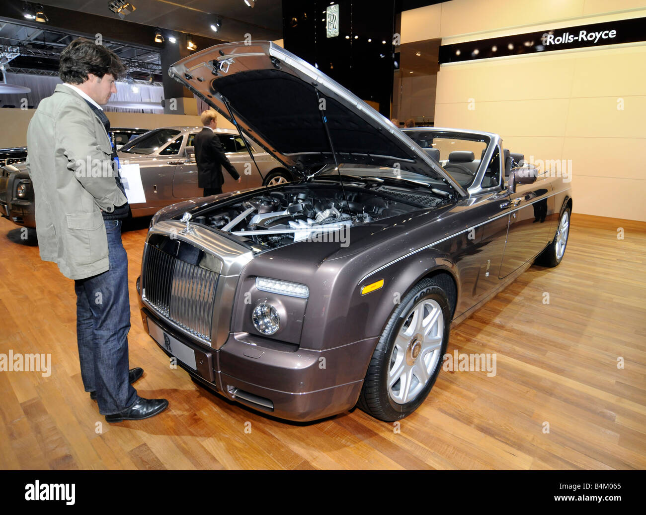 4x4 rolls royce cullinan hi-res stock photography and images - Alamy