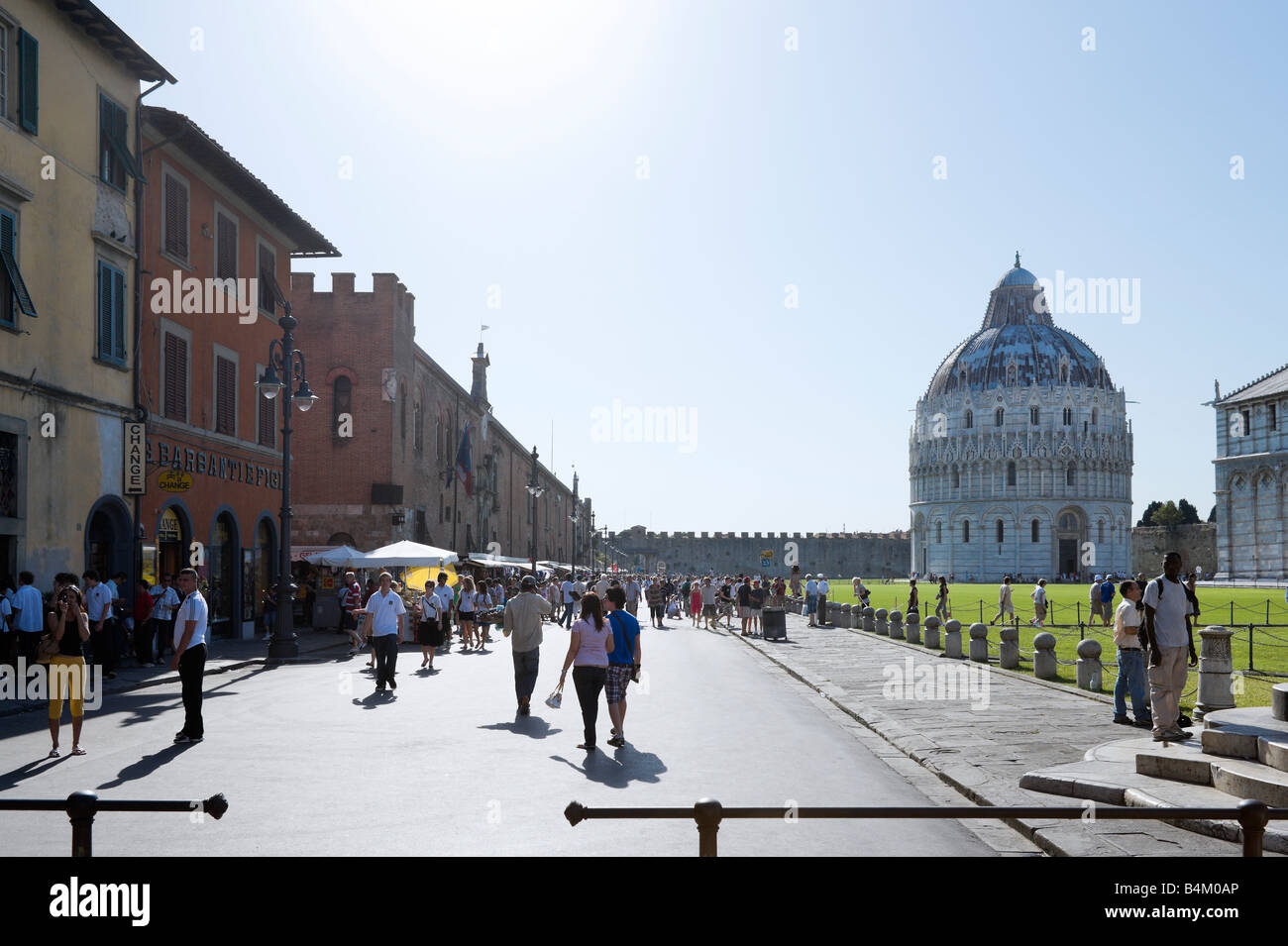 The Baptistry and shops in the Piazza dei Miracoli, Pisa, Tuscany, Italy Stock Photo