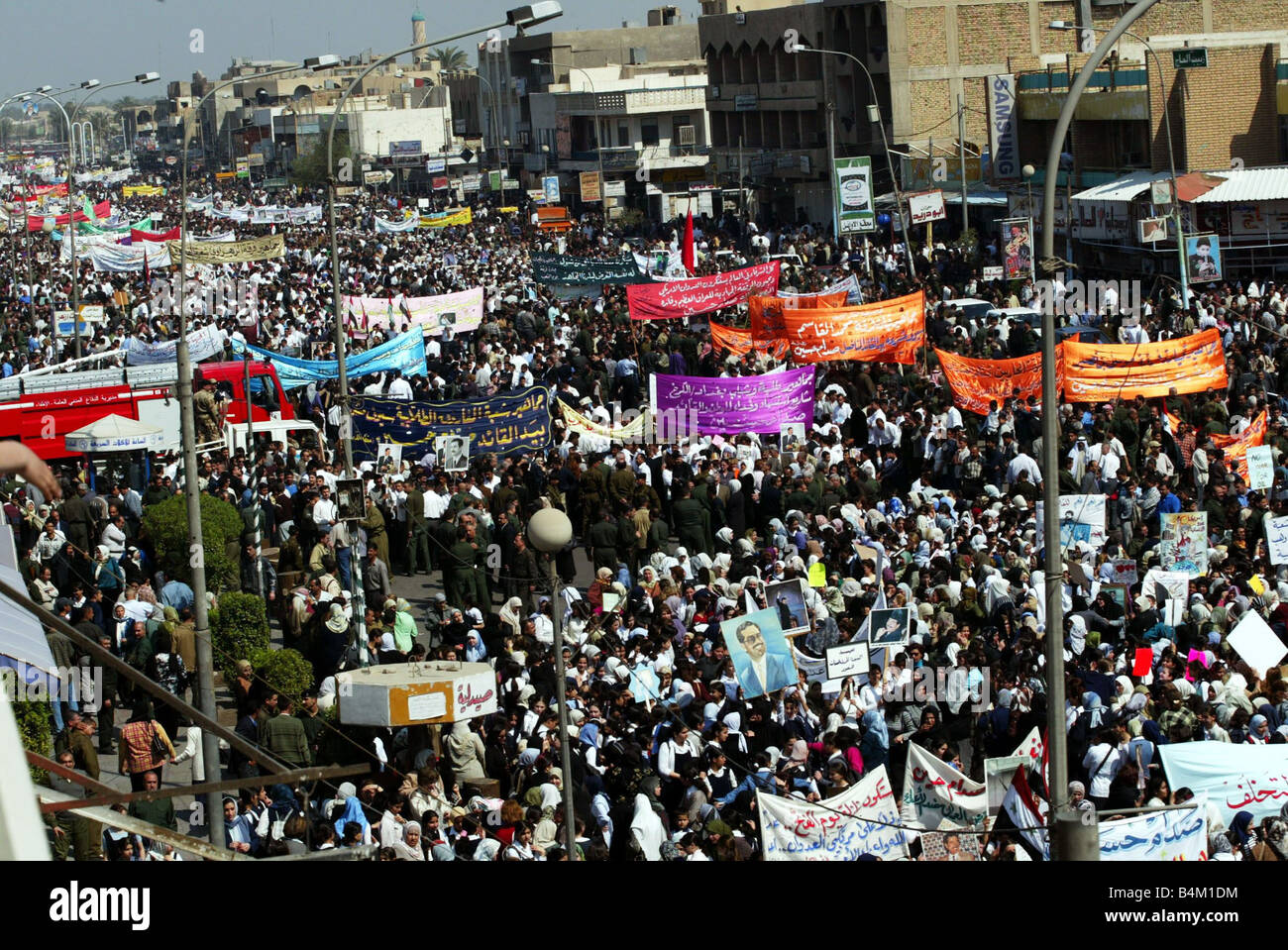 A Iraqi government sponsored Anti American demonstration on a Baghdad street prior to the US led invasion Our Picture Shows Crowds holding banners shout and march down a major road in Baghdad Stock Photo