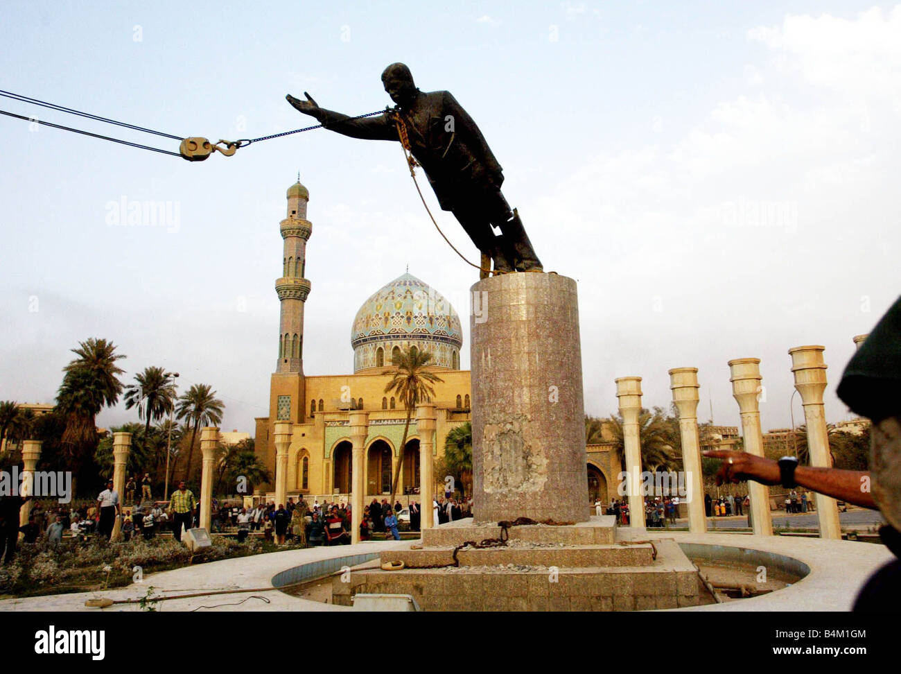 Iraq War 2003 Iraqi President Saddam Hussein s statue in Baghdad s al Fardous square is pulled down with the help of US Marines Stock Photo