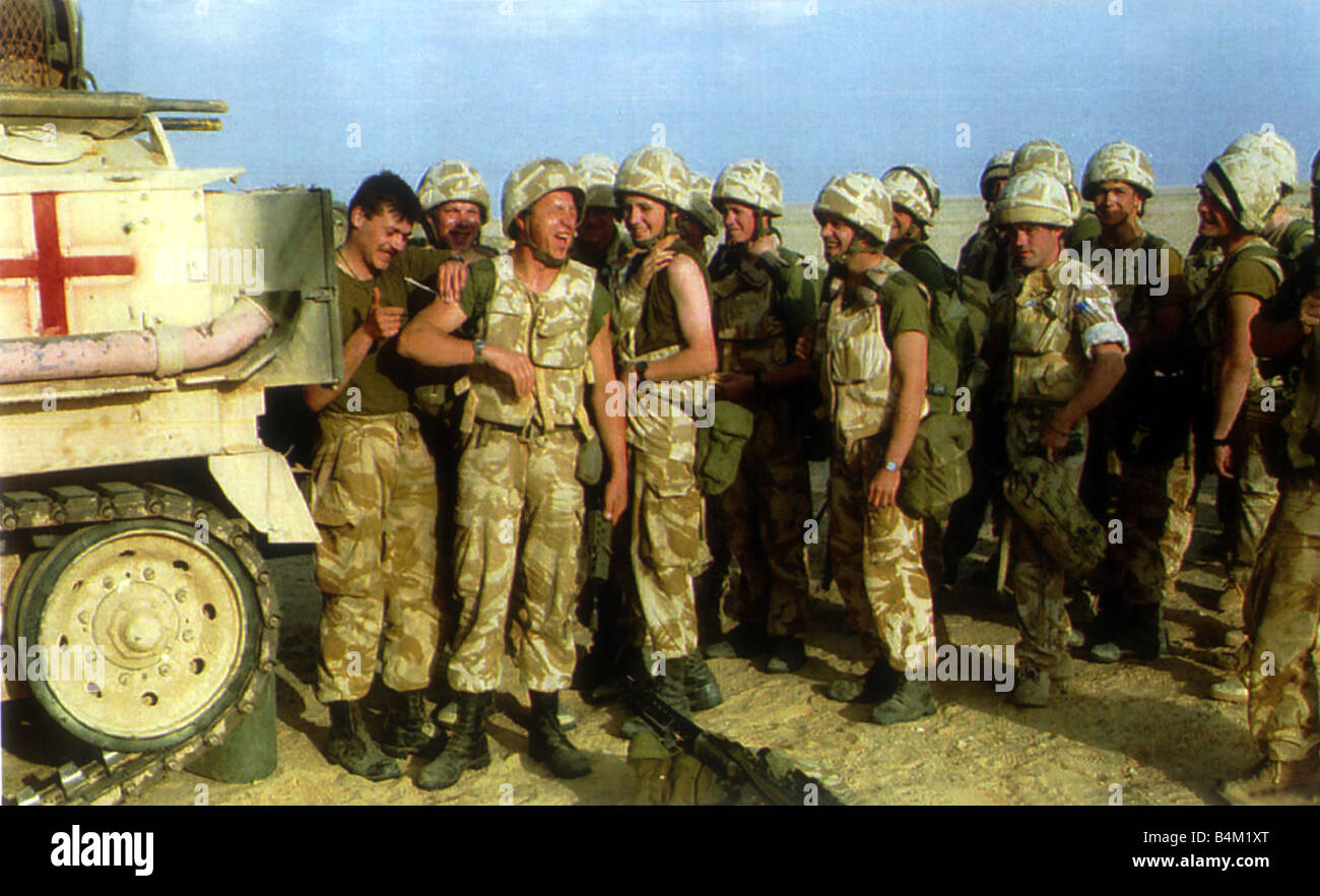 Gulf War February 1991 B Company The Royal Scots receive injections against Chemical Attack at the Front Line in Saudi Arabia Stock Photo