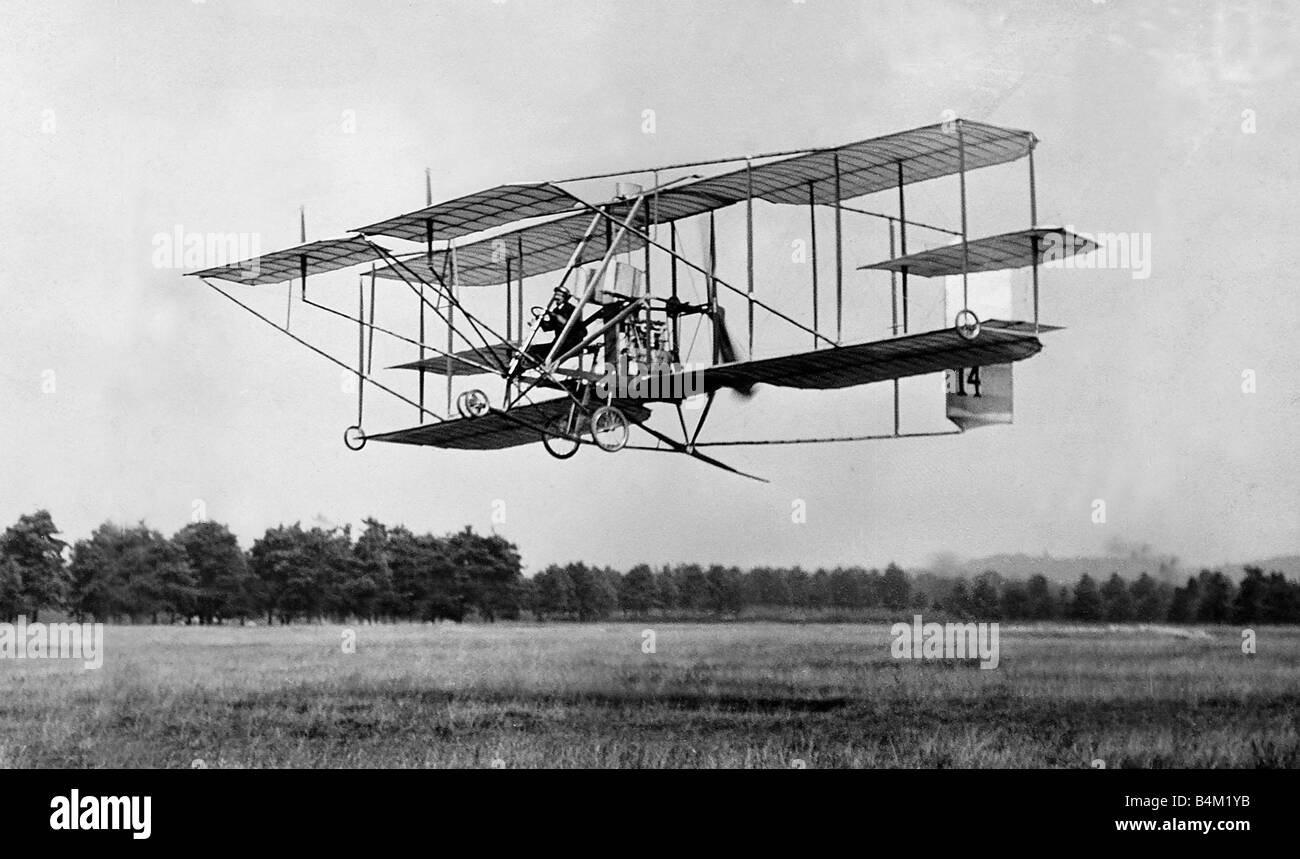 Samuel Cody flying at Aldershot September 1910 RThis was one of the first flights in the UK Stock Photo