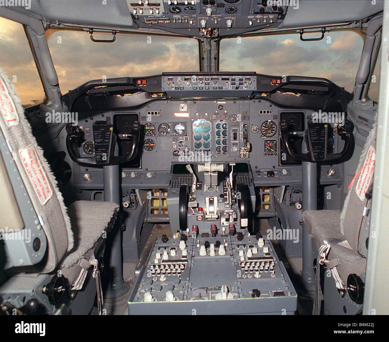Aircraft Boeing 737 400 cockpit Jan 1989 Stock Photo