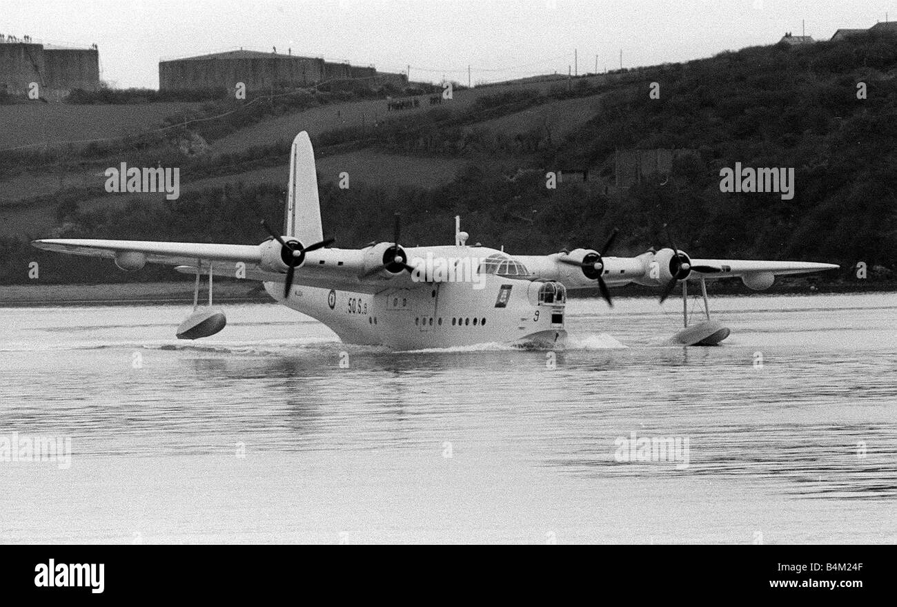 Aircraft Shorts Sunderland Flying Boat April 1961 lands after its last flight Mirrorpix Stock Photo