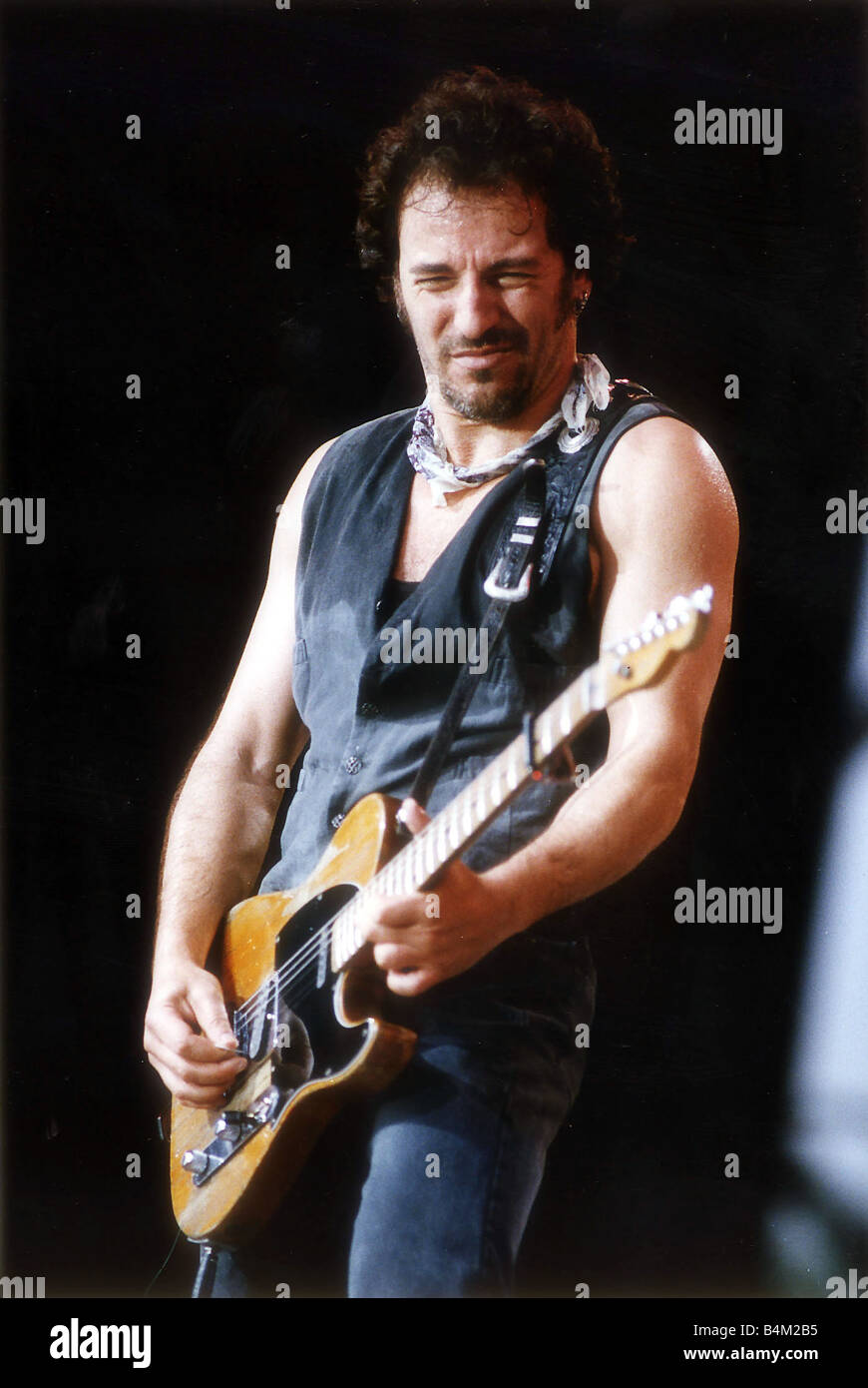 Besættelse aritmetik Vurdering Bruce Springsteen May 1993 The Boss at Milton Keynes Bowl Playing Guitar  Performing on Stage Rock Music Mirrorpix 2002 Stock Photo - Alamy