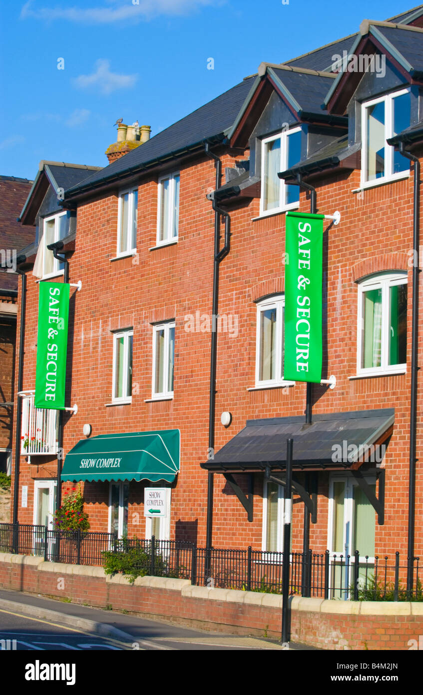 Retirement flats for sale hires stock photography and images Alamy