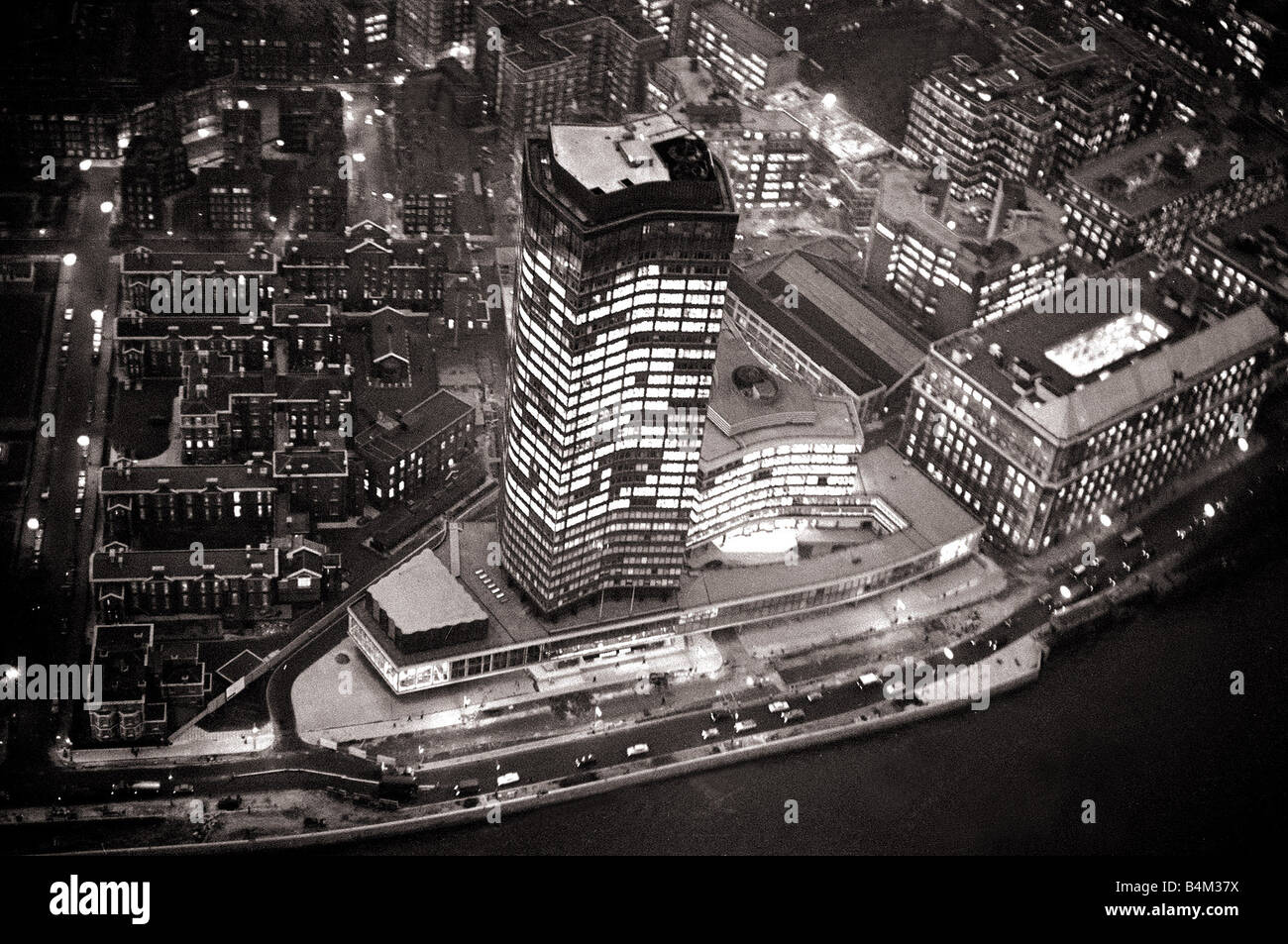 Aerial view of London November 1964 This picture from a helicopter flying at about 8000 feet over thr thames shows the saturation of the central London area by office building Most of the office in the picture were built on area bombed in 1940 Mill bank skyline 1960s London at Night Mirrorpix Stock Photo