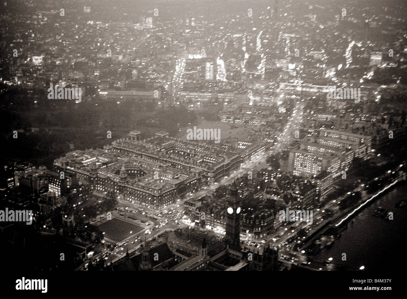 Aerial view of London November 1964 This picture from a helicopter flying at about 8000 feet over the thames shows the saturation of the central London area by office buildings Most of the office in the picture were built on area bombed in 1940 1960s London at Night Mirrorpix Stock Photo