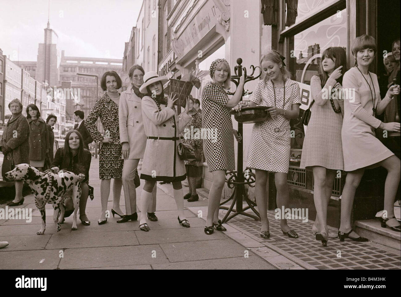 Gingham 1960s hi-res stock photography and images - Alamy