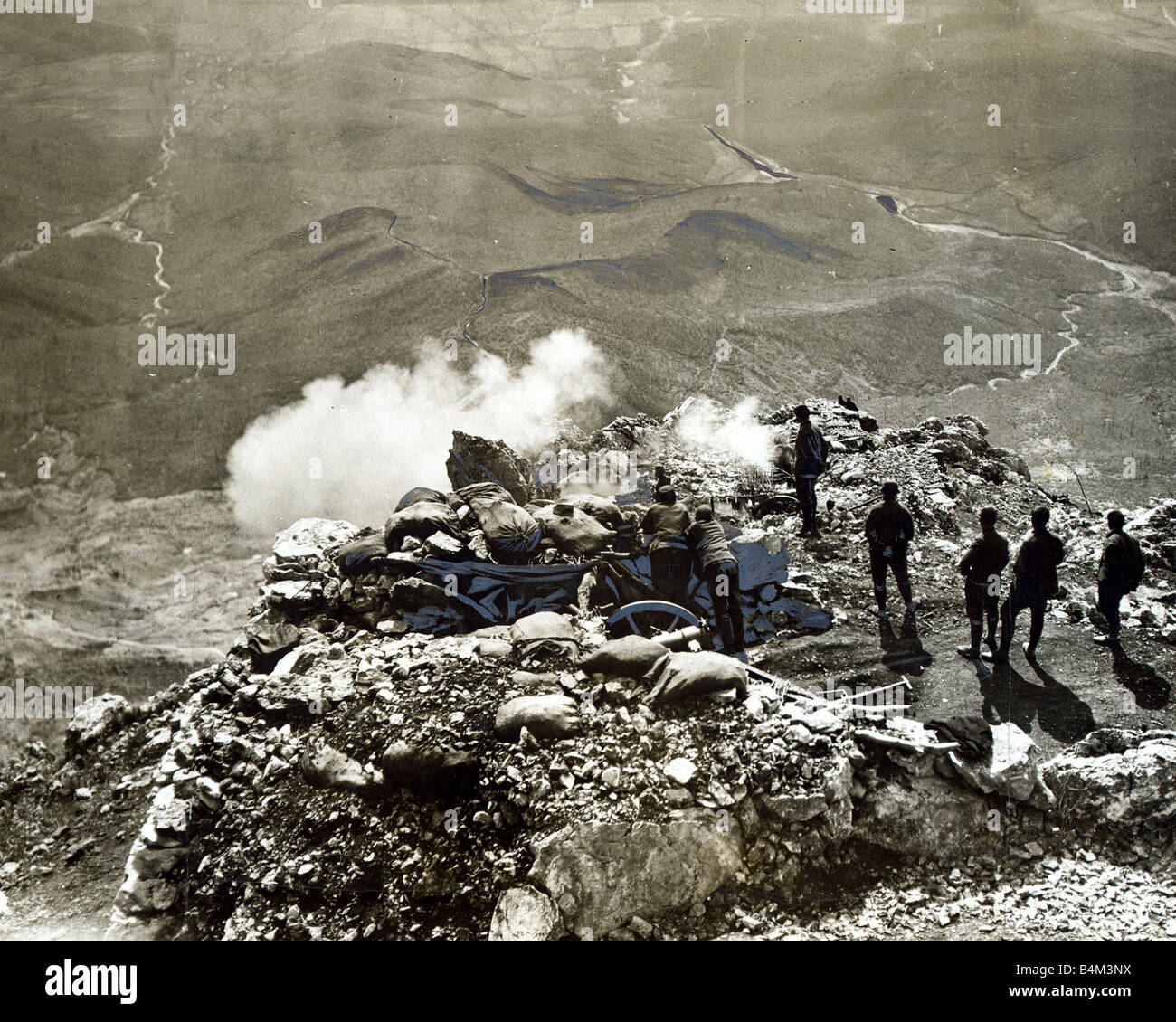 Bulgarians firing on the retreating Turkish army from a hill position during the Balkans War of 1912 Stock Photo