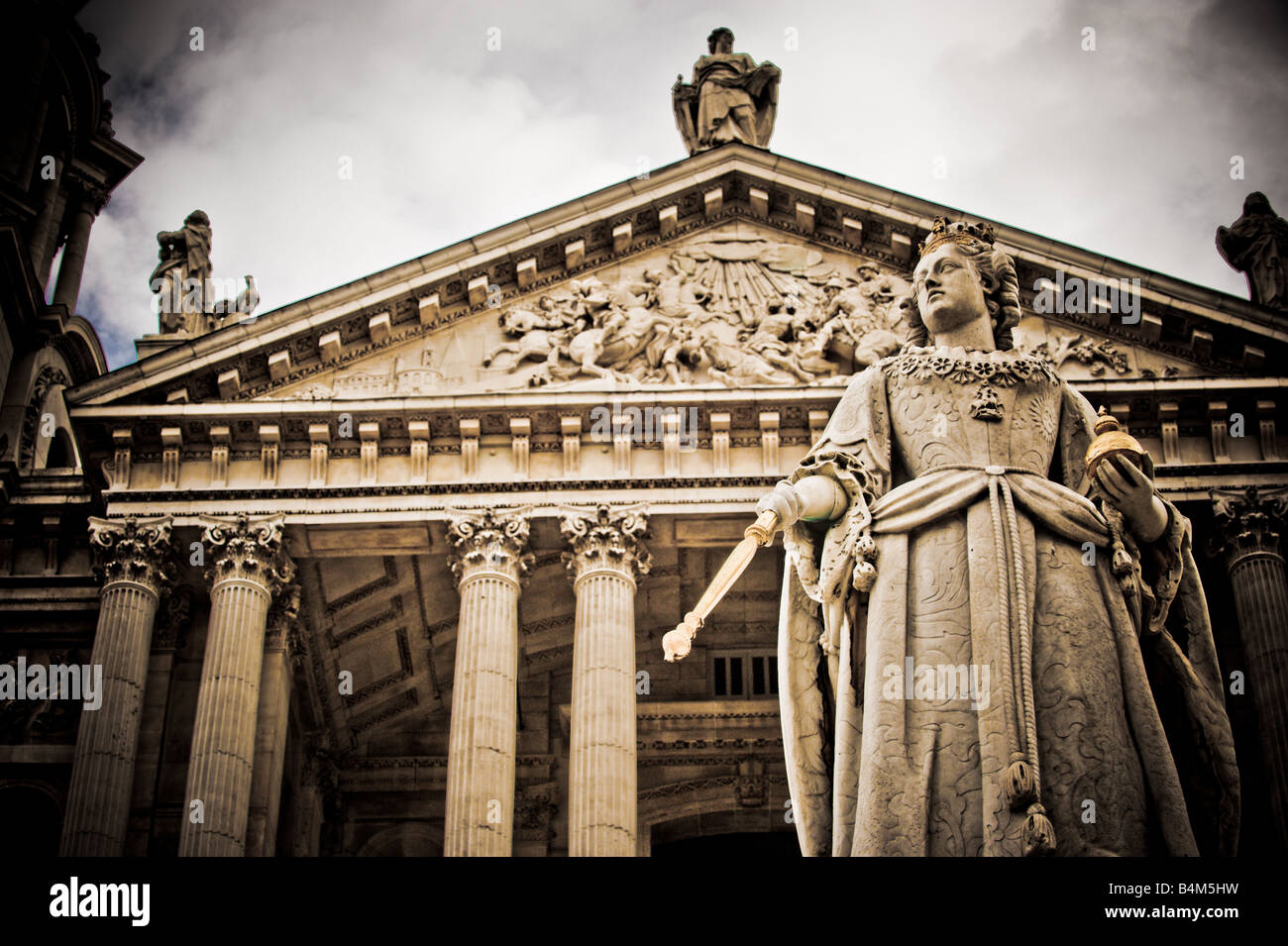 Queen Anne statue outside the west façade of St Paul's Cathedral London UK Stock Photo