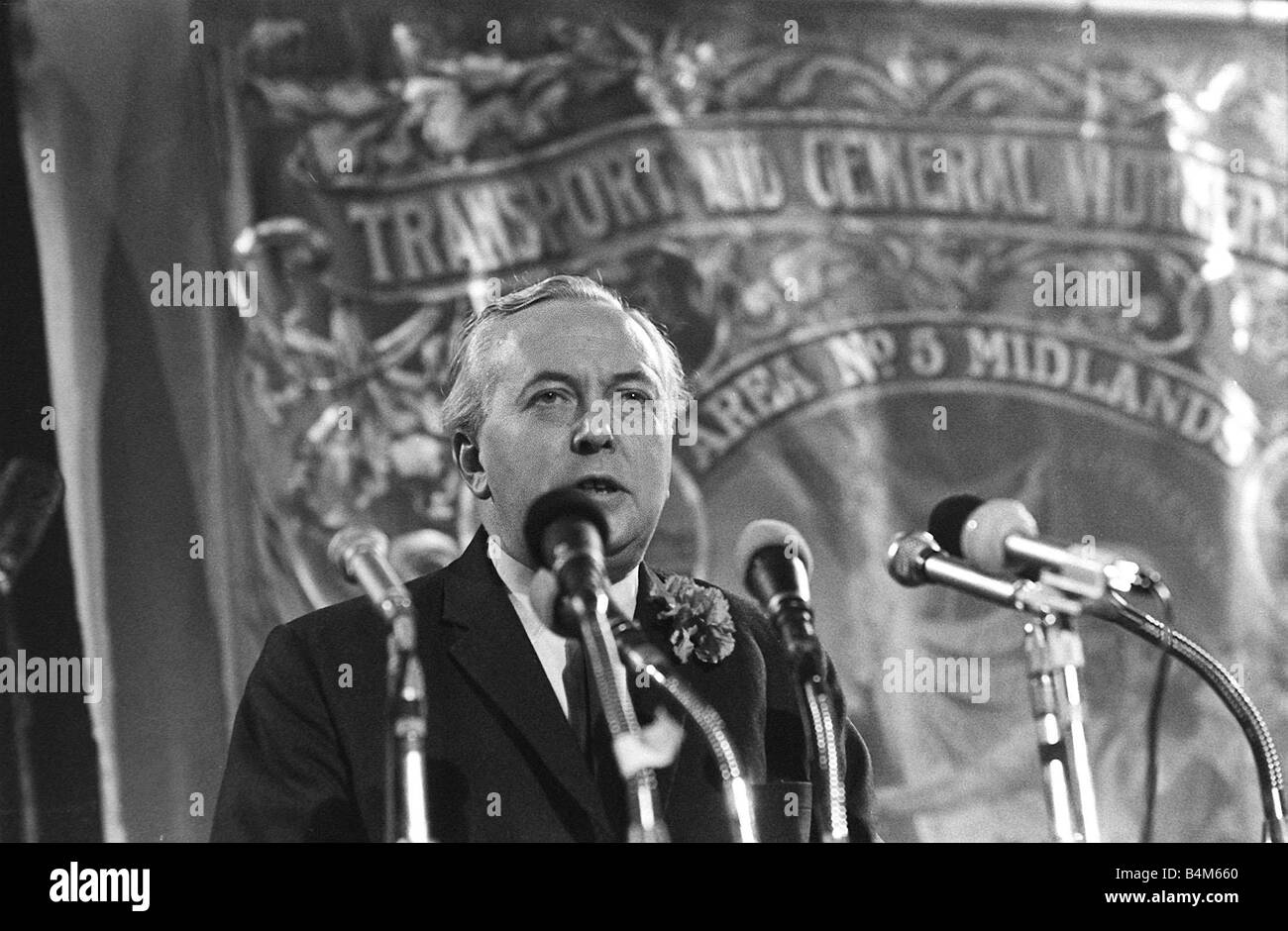 Harold Wilson addressed a very noisy meeting at Birmingham s Rag Market There was a strong contingent of hecklers mingling with Stock Photo