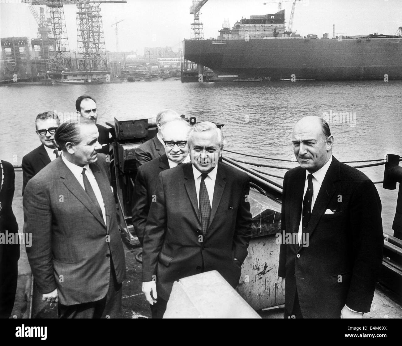 Harold Wilson British Prime Minister June 1969 with Dan Mcgarvey Fred Lee and Sir John Hunter at Hawthorn Leslie s Yard Stock Photo