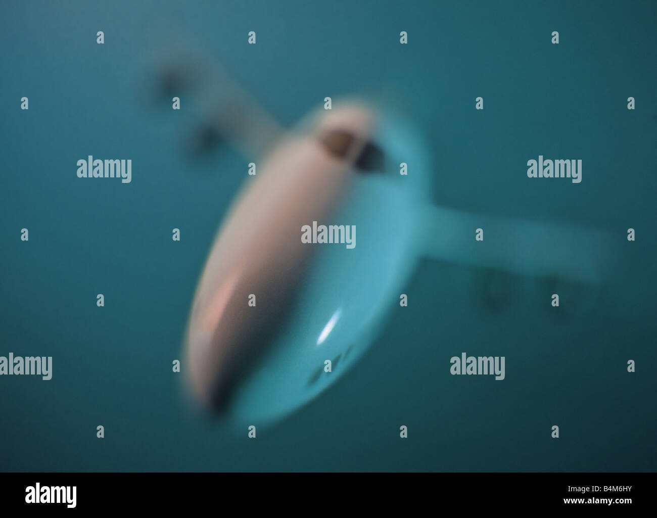 Plane flying around globe hi-res stock photography and images - Alamy