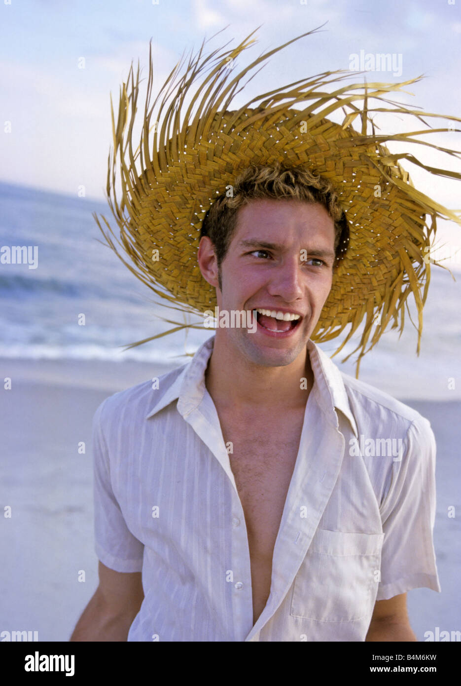 Straw hat on the beach hi-res stock photography and images - Alamy