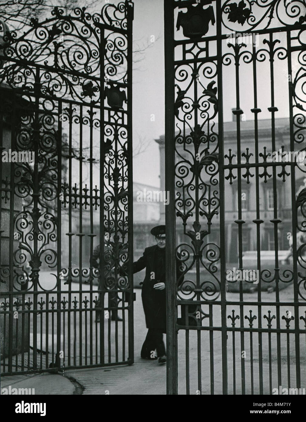 Tom Ennis usher who has been opening and closing the gates of Leinster House since 1922 The beautiful wrought iron gates are in Stock Photo