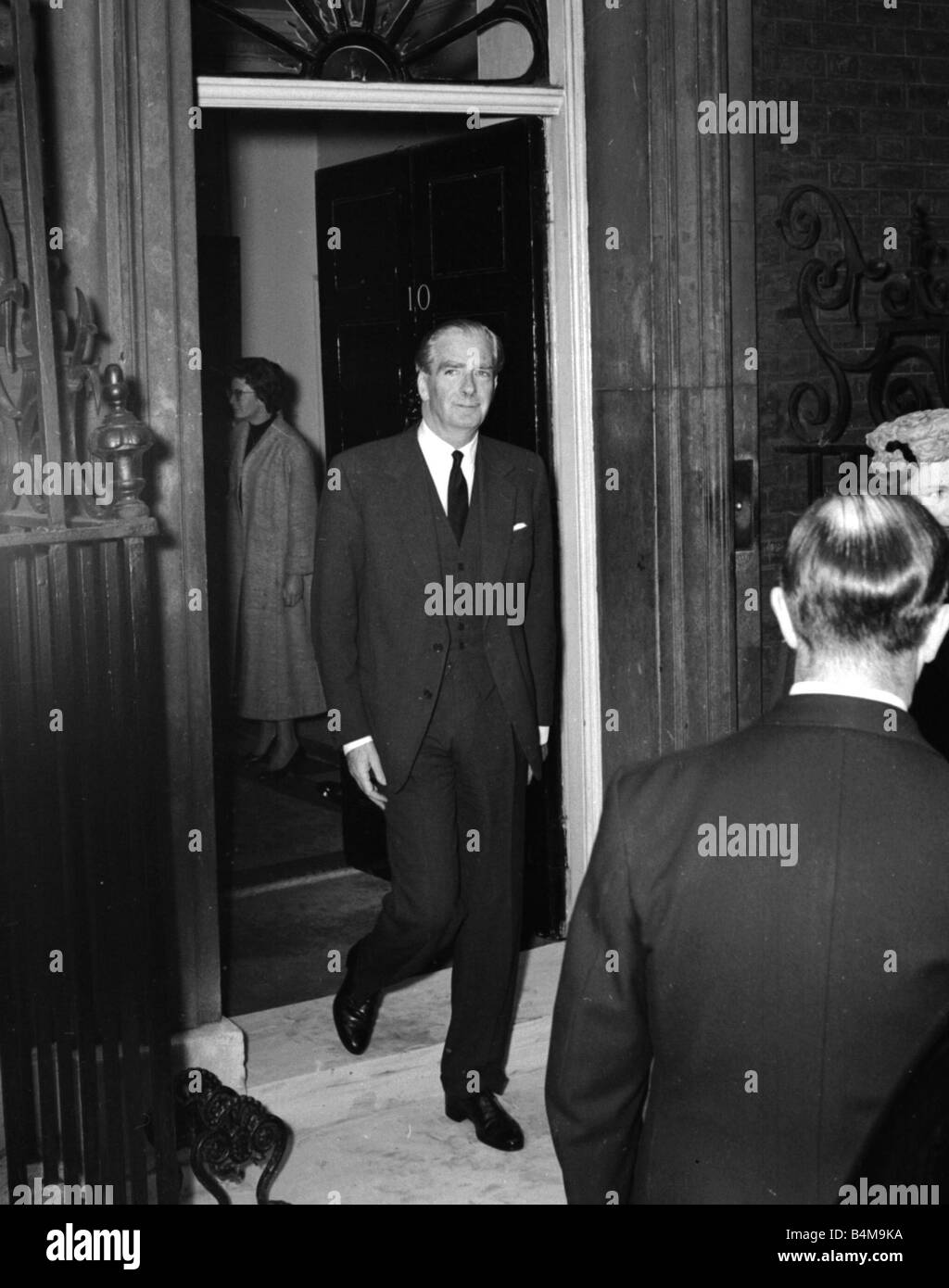 Suez Crisis 1956 The Prime Minister Anthony Eden leaving 10 Downing Street after a pre Parliament meeting of cabinet ministers Stock Photo