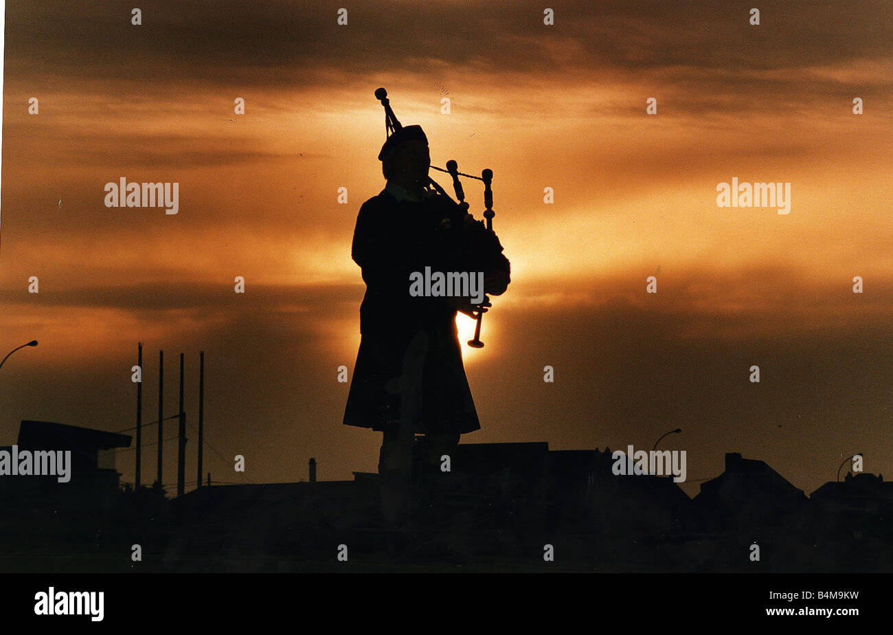 Piper William Bill Millin playing bagpipes Normandy beach sunset was piper to Lord Lovat